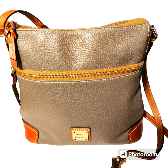 Dooney & Bourke Handbags - DOONEY & BOURKE PEBBLE CROSSBODY